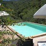In With Pool Cortona