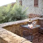 In With Pool Cortona