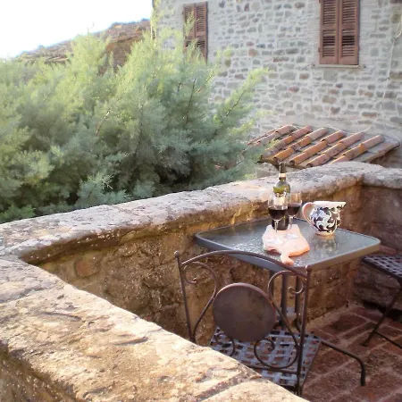 In With Pool Cortona